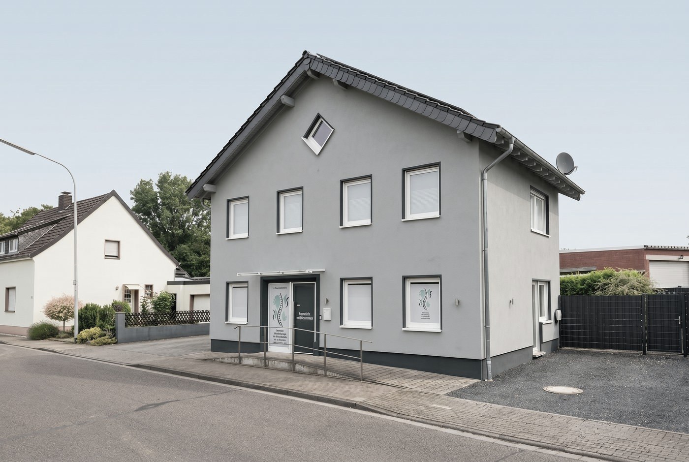Außenansicht der Praxis Pierre Jonker